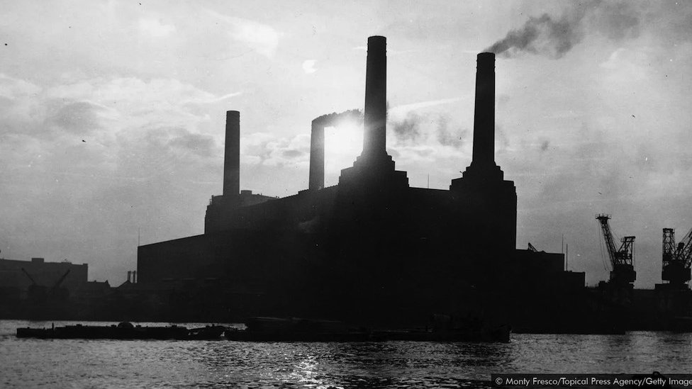 Londonska elektrana Batersi, na slici iz 1954. godine, nekada je sagorevala više od miliona tona uglja godišnje