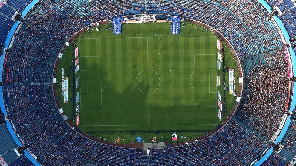 Los espacios deportivos, como el Estadio Azul, son otro de los puntos en donde Arau ha ofrecido una perspectiva diferente de la ciudad. (Foto: Santiago Arau) Una vista aérea del Estadio Azul Foto: Santiago Arau