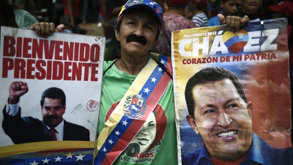 Сторонники президента Венесуэлы Николаса Мадуро принимают участие в марше в Каракасе, 13 апреля 2019 г.