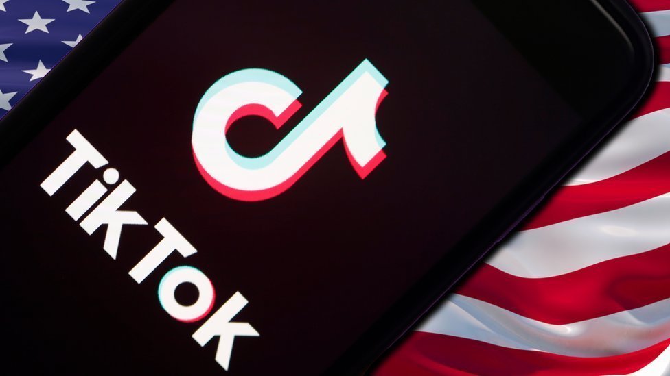 Tik Tok открывается на iphone под флагом США