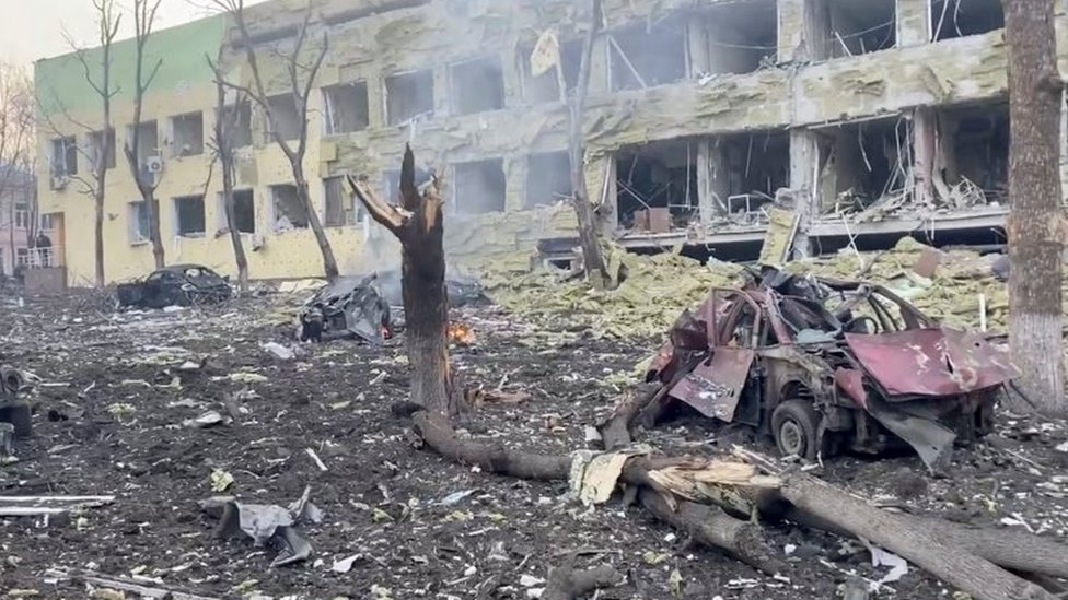 Área destruída por bombardeio em Mariupol