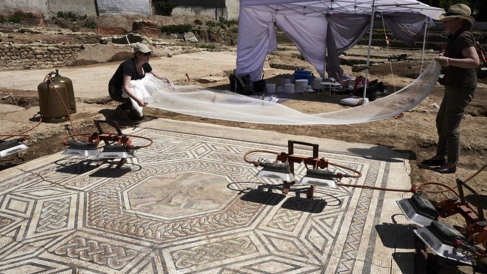Muchos de los mosaicos se mantienen prácticamente intactos. Excavaciones de ruinas romanas en Vienne