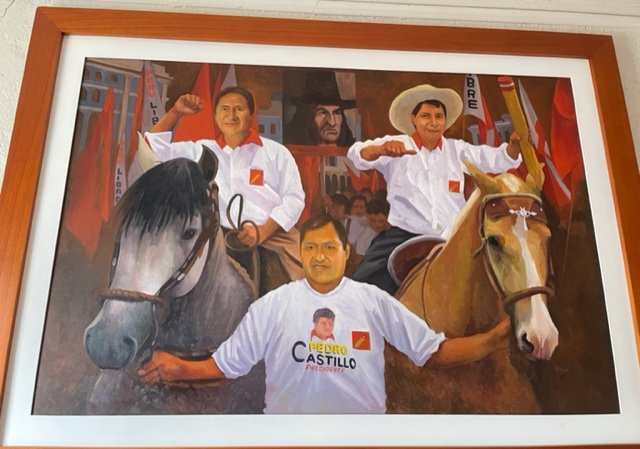Cuadro a la entrada del despacho de Cerrón, que lo muestra junto a Pedro Castillo.