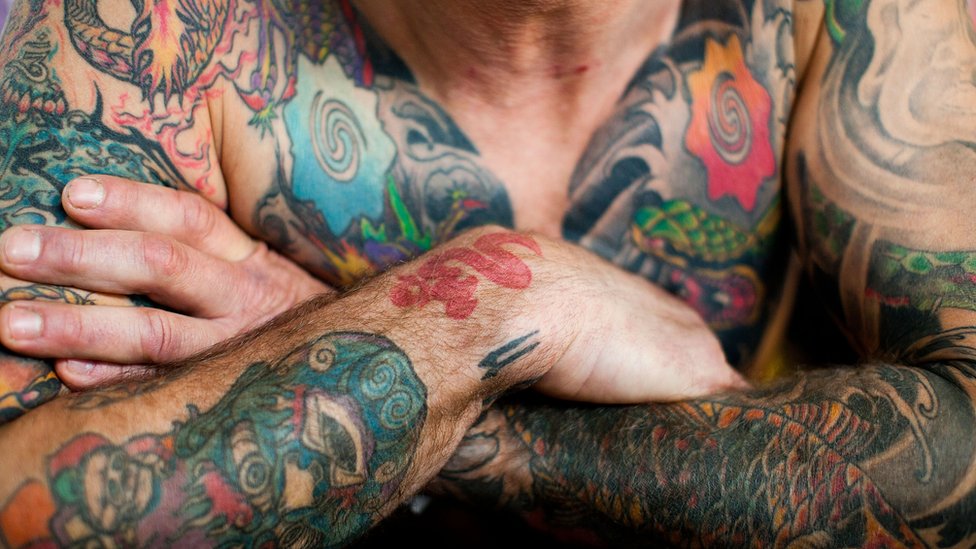Air New Zealand drops ban on staff tattoos - BBC News