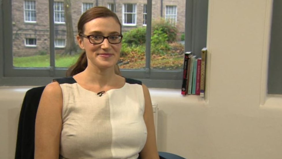 Michelle Newberry es psicóloga y dice que la forma en que usamos las redes sociales ha hecho aumentar el número de troles. Michelle Newberry