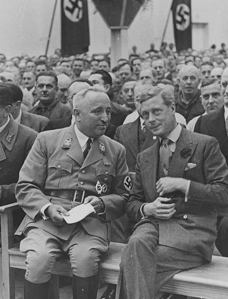 إدوارد خلال زيارته لألمانيا عام 1937