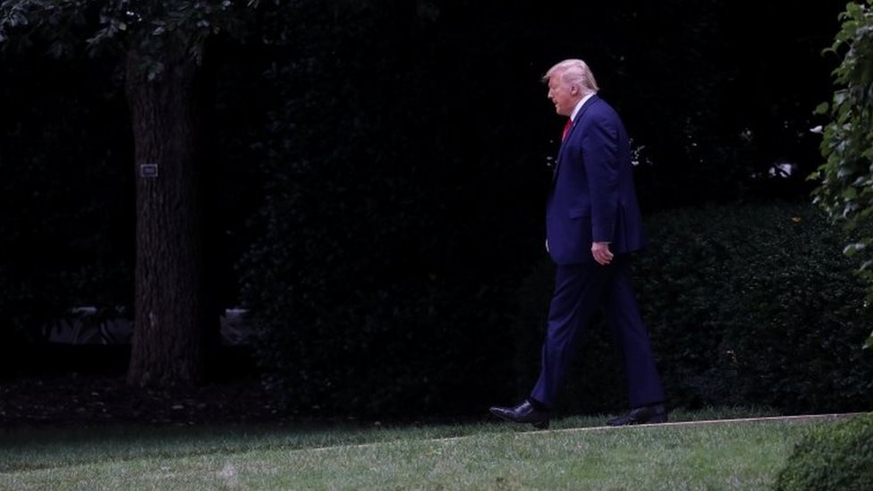Donald Trump en el jardín presidencial