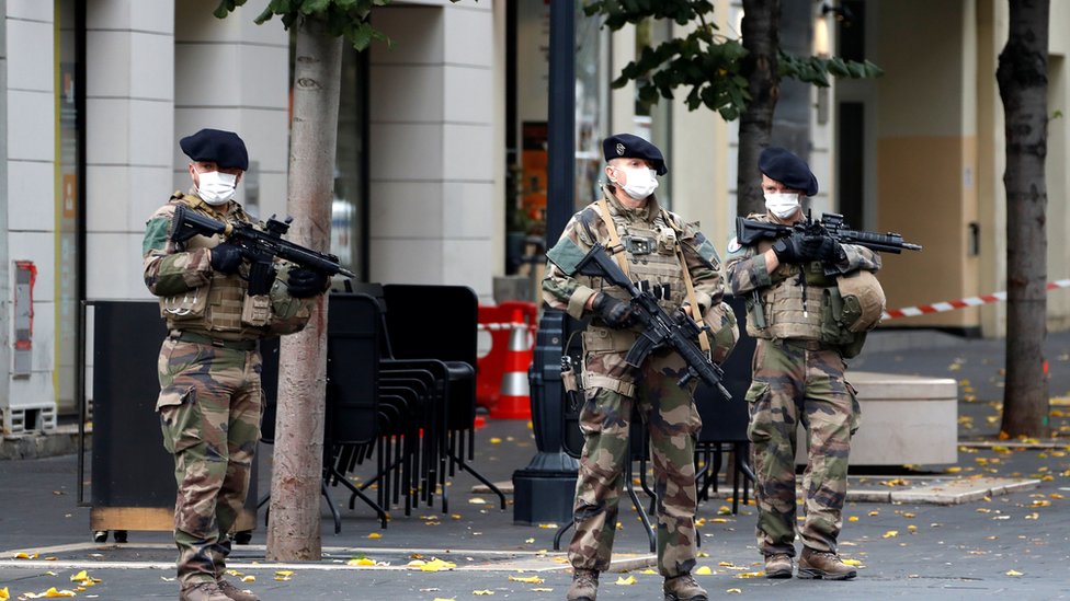 Fransa'da güvenlik görevlileri