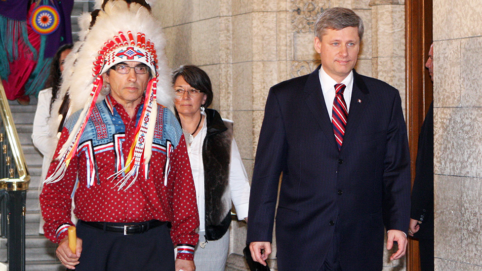 Prime Minister Harper with Phil Fontaine&comma; a Canadian Indigenous leader&comma; in 2008