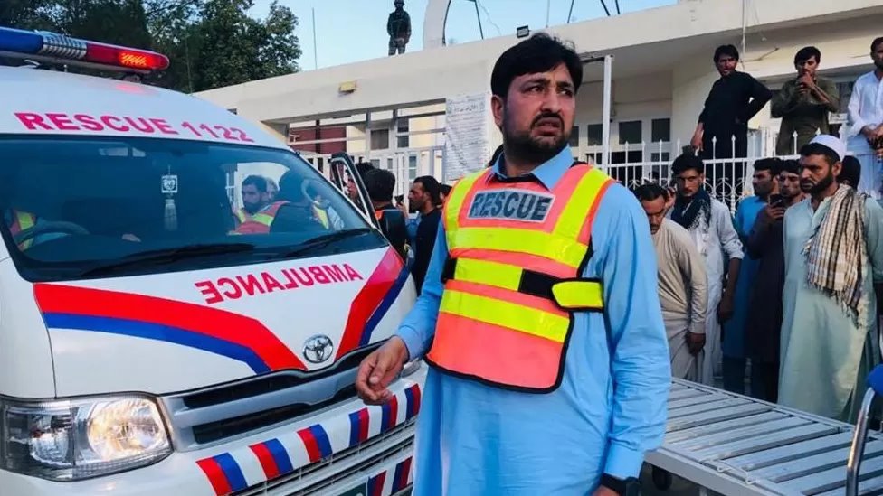 Lebih dari 100 orang juga terluka dalam ledakan di Distrik Bajaur, tempat Jamiat Ulema-e-Islam-Fazl (JUI-F) mengadakan pertemuan.