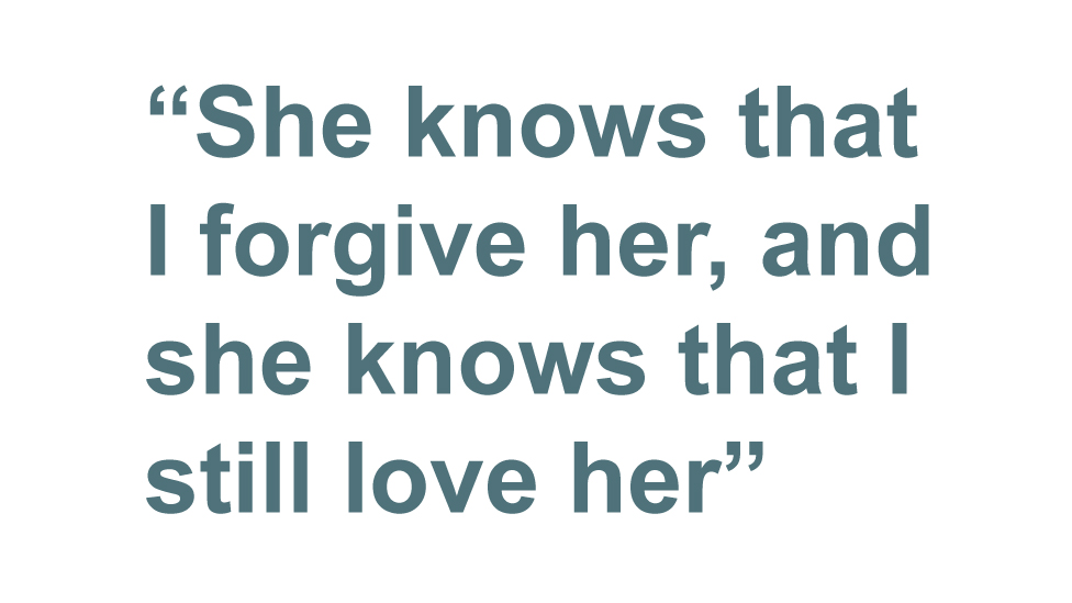 Quotebox: Она знает, что я прощаю ее, и она знает, что я все еще люблю ее