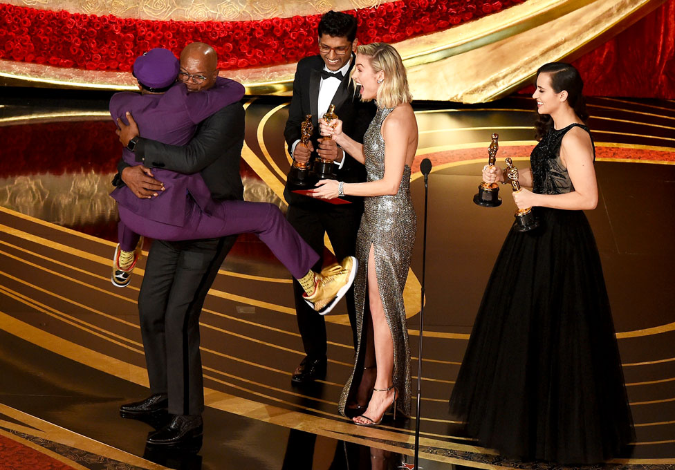 Spike Lee jumps in the arms of Actor Samuel L. Jackson