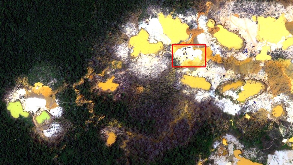 Imagen de minería ilegal captada con el satélite PerúSAT-1
