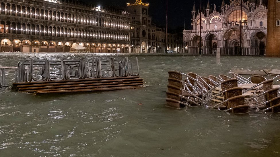 Plaza de San Marcos inundada el martes por la noche. Plaza de San Marcos inundada el martes por la noche.