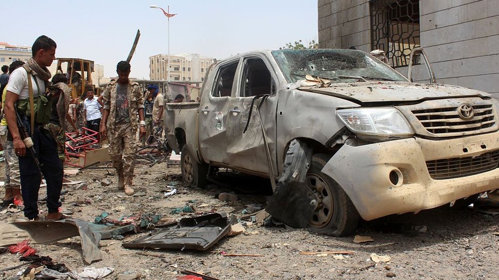 Estado Islámico se ha atribuido la autoría de varios ataques ocurridos en Yemen. Resto de un atentado en Yemen.