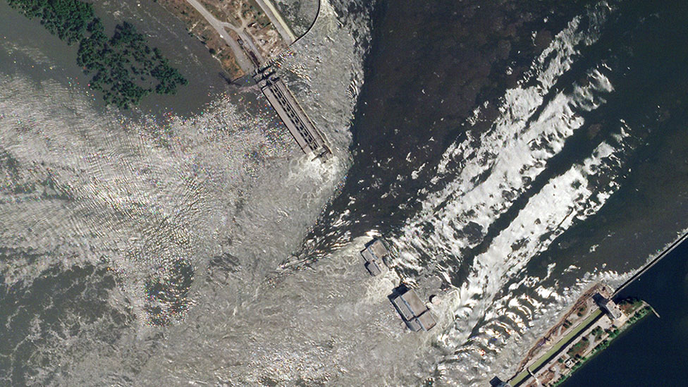 Каховская ГЭС разрушена, Украина обвинила в подрыве станции Россию. Что известно на данный момент