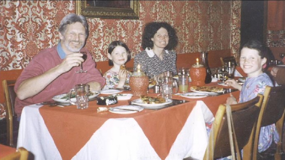 Шон и Лин Рассел с дочерьми Меган (в центре) и Джози (справа)