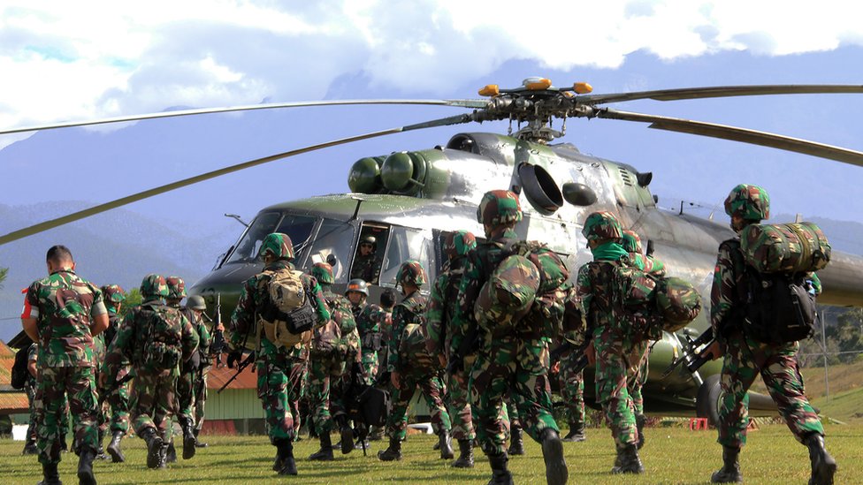 Индонезийские военные отправляются за телами строителей в Ндуга