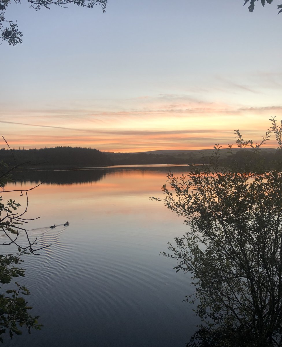 Закат над водой