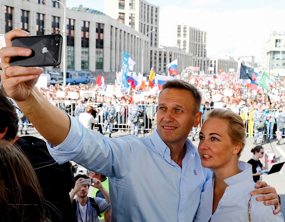 Alexei Navalny and wife take a selfie in front of his supporters in Moscow - 22 April 2019
