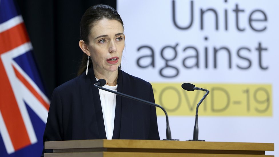 Yeni Zelanda Başakanı Jacinda Ardern, erken alınan tedbirler sayesinde ülkenin büyük bir felaketi atlattığını söylüyor.