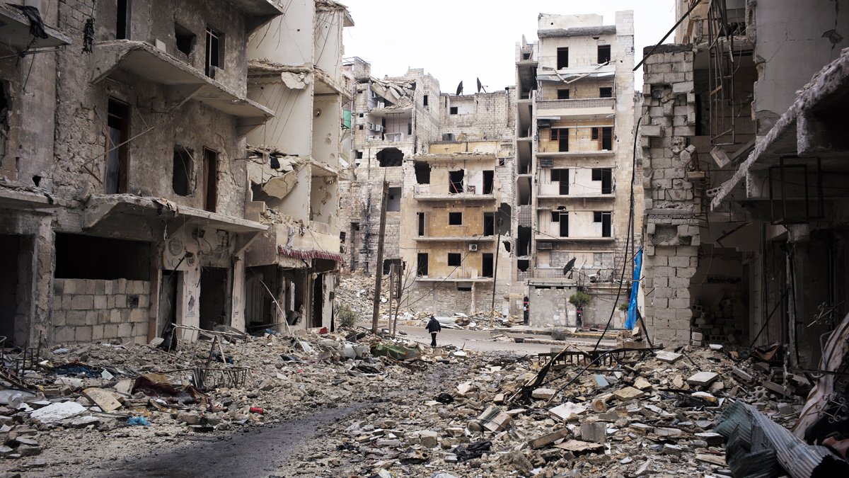 Calle devastada en Alepo (Siria) en enero de 2017
