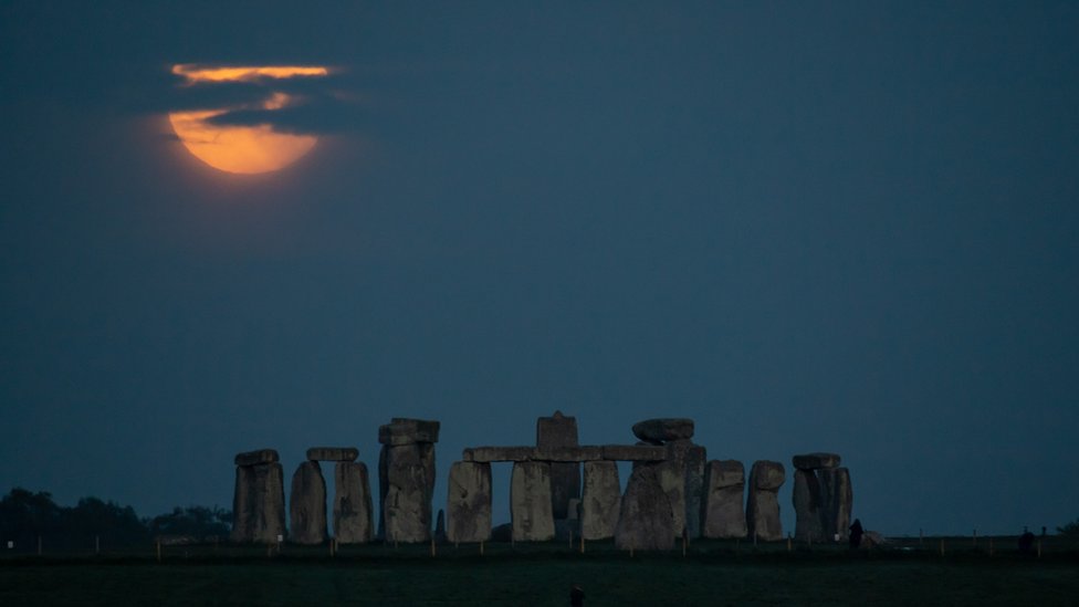 The Supermoon is seen over Stonehenge near Amesbury, the UK. Photo: 27 May 2021