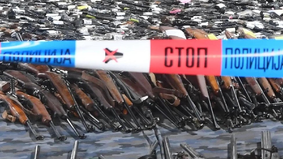 Tragedija u Beogradu i Mladenovcu: „Sve oružje osim trofejnog će biti uništeno", kažu iz MUP-a, dosad predato više od 100.000 komada naoružanja 11 oružje