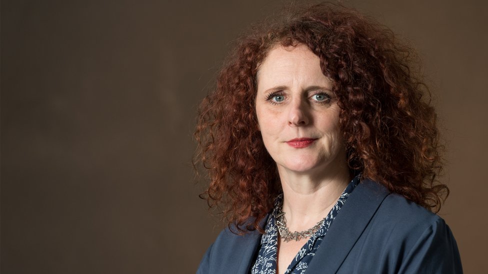Мэгги О'Фаррелл посещает фотоколл на Эдинбургском международном книжном фестивале
