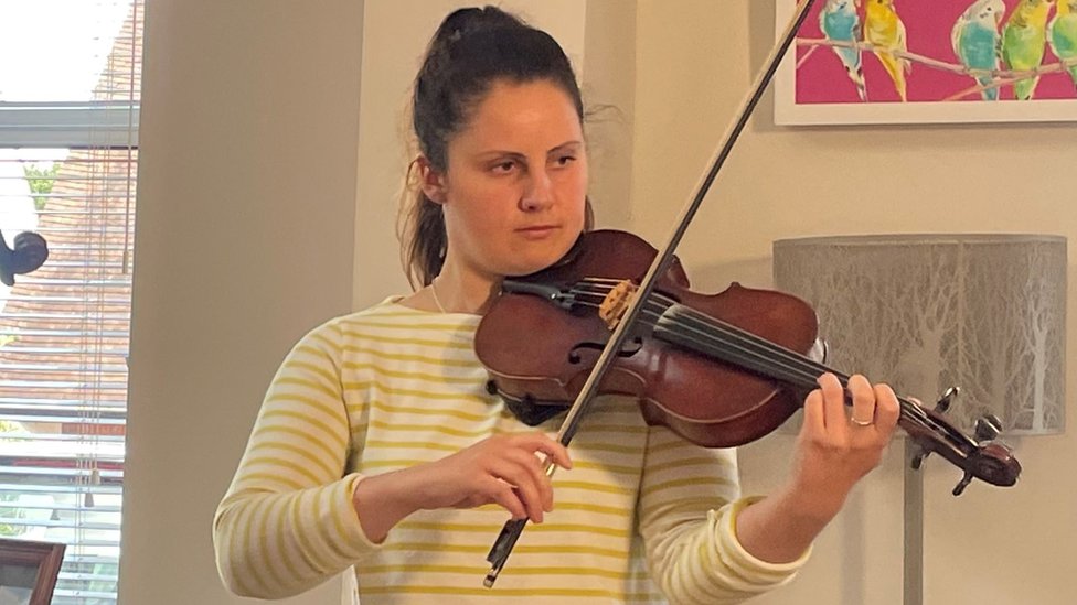 violinists support ukraine