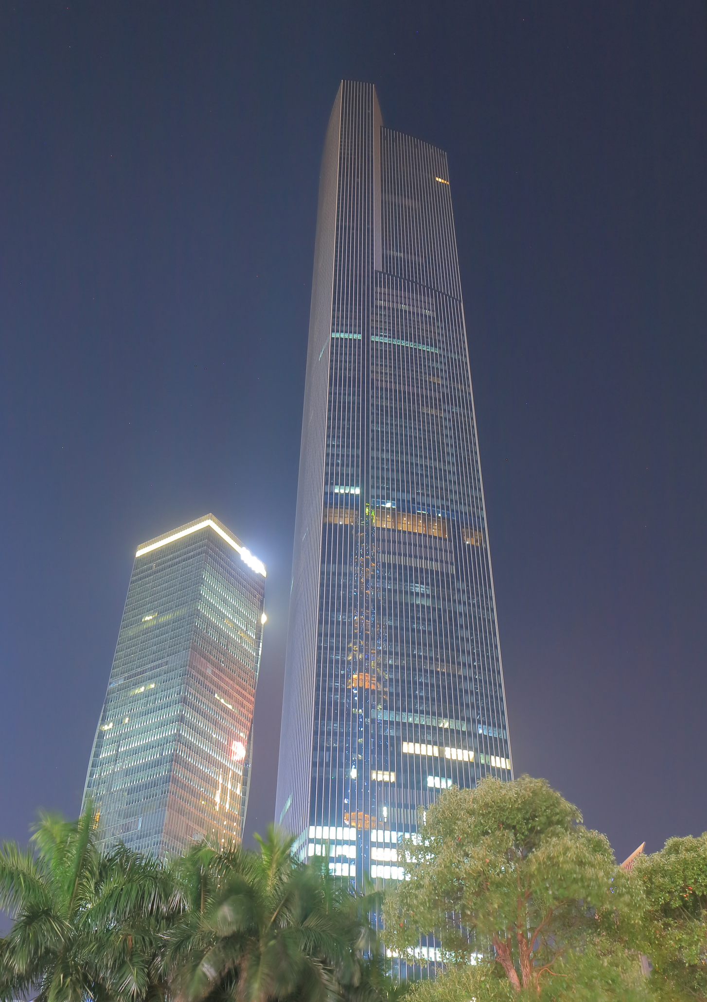 CTF Finance Center es uno de los edificios má altos del mundo, aunque queda lejos de rozar la altura del Burj Khalifa, en Dubái, el primero en la lista. CFT Finance Centre, China