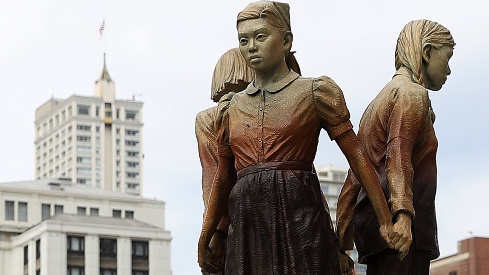 El polémico monumento representa a las mujeres que fueron forzadas a trabajar en prostíbulos controlados por los militares.