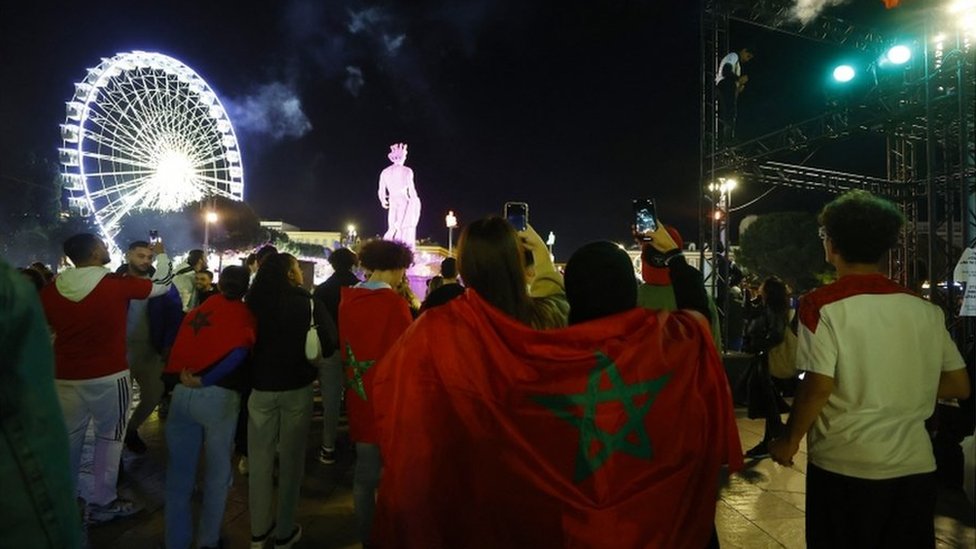 احتفال المشجعين المغاربة بوصول منتخبهم إلى نصف نهائي كأس العالم 2022