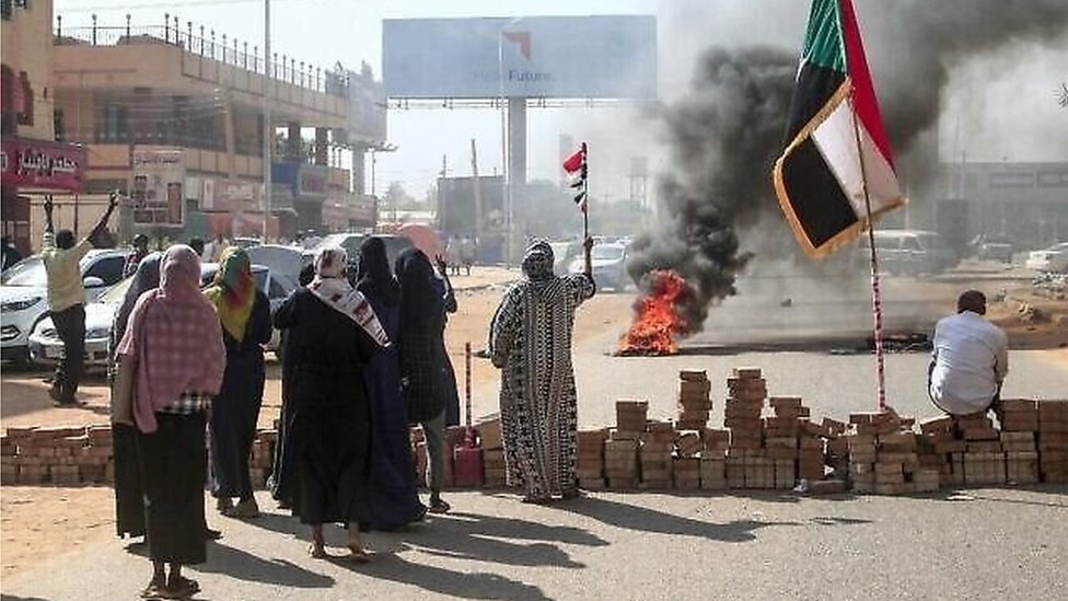 متظاهرون في السودان