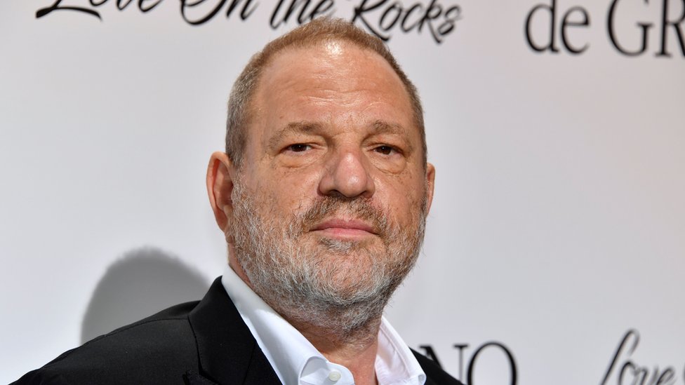 Weinstein ha insistido a través de una portavoz que los encuentros sexuales que tuvo fueron consensuados y negó que cometiera acoso sexual o violaciones. Weinstein.