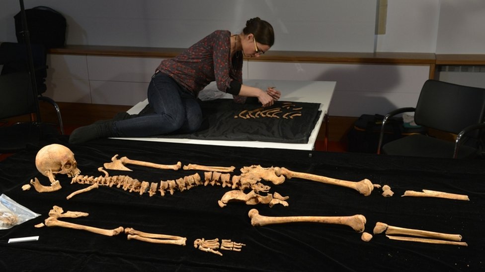 Los restos del rey Ricardo III fueron encontrados 5 siglos después de su muerte en un estacionamiento de Leicester, Reino Unido. Restos de Ricardo III