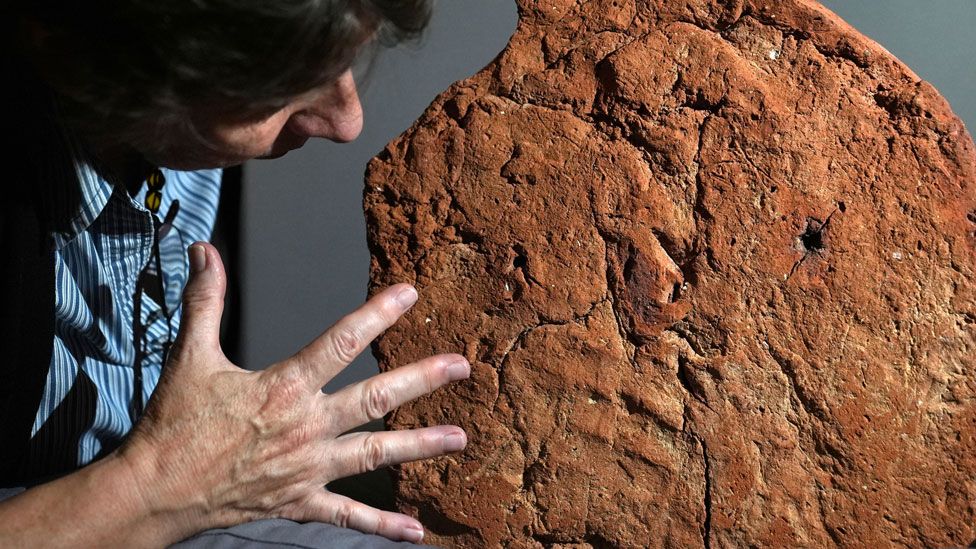 スペシャル DEAD STOCK OLD hand print Pakistan Cambridge researchers find 4,000-year-old Egyptian handprint