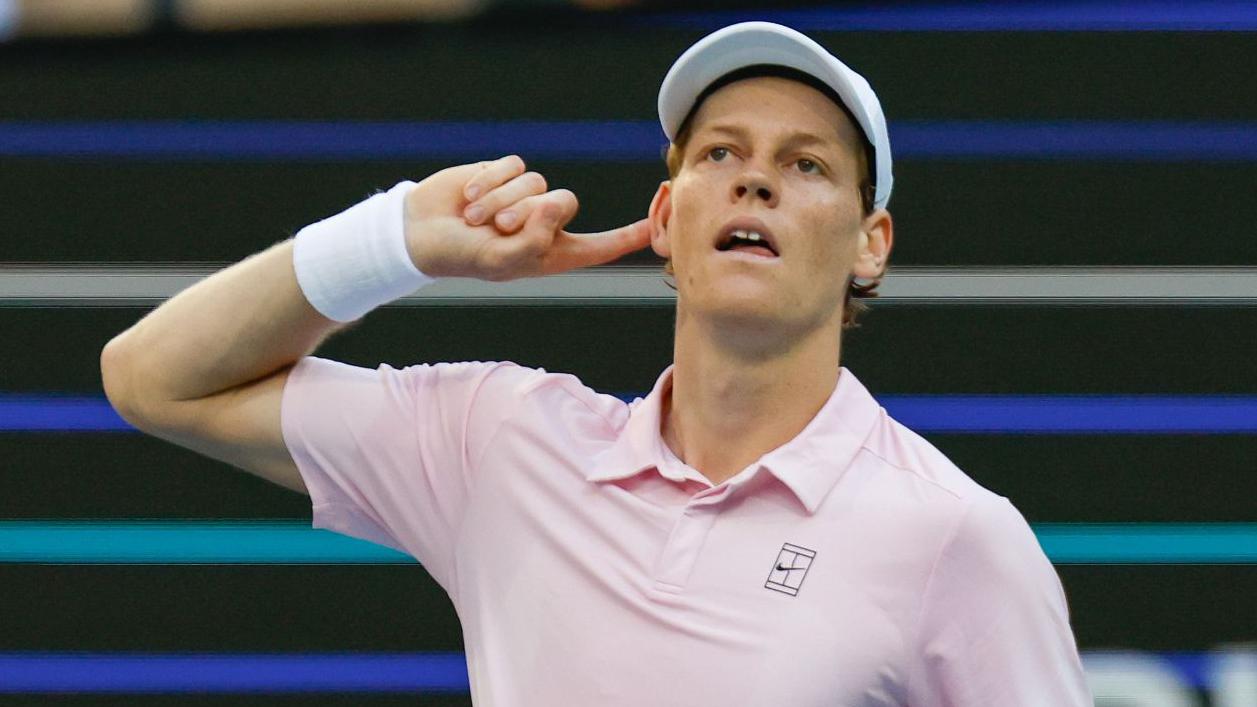 Miami Open: Jannik Sinner extends record to reach quarter-finals - BBC Sport