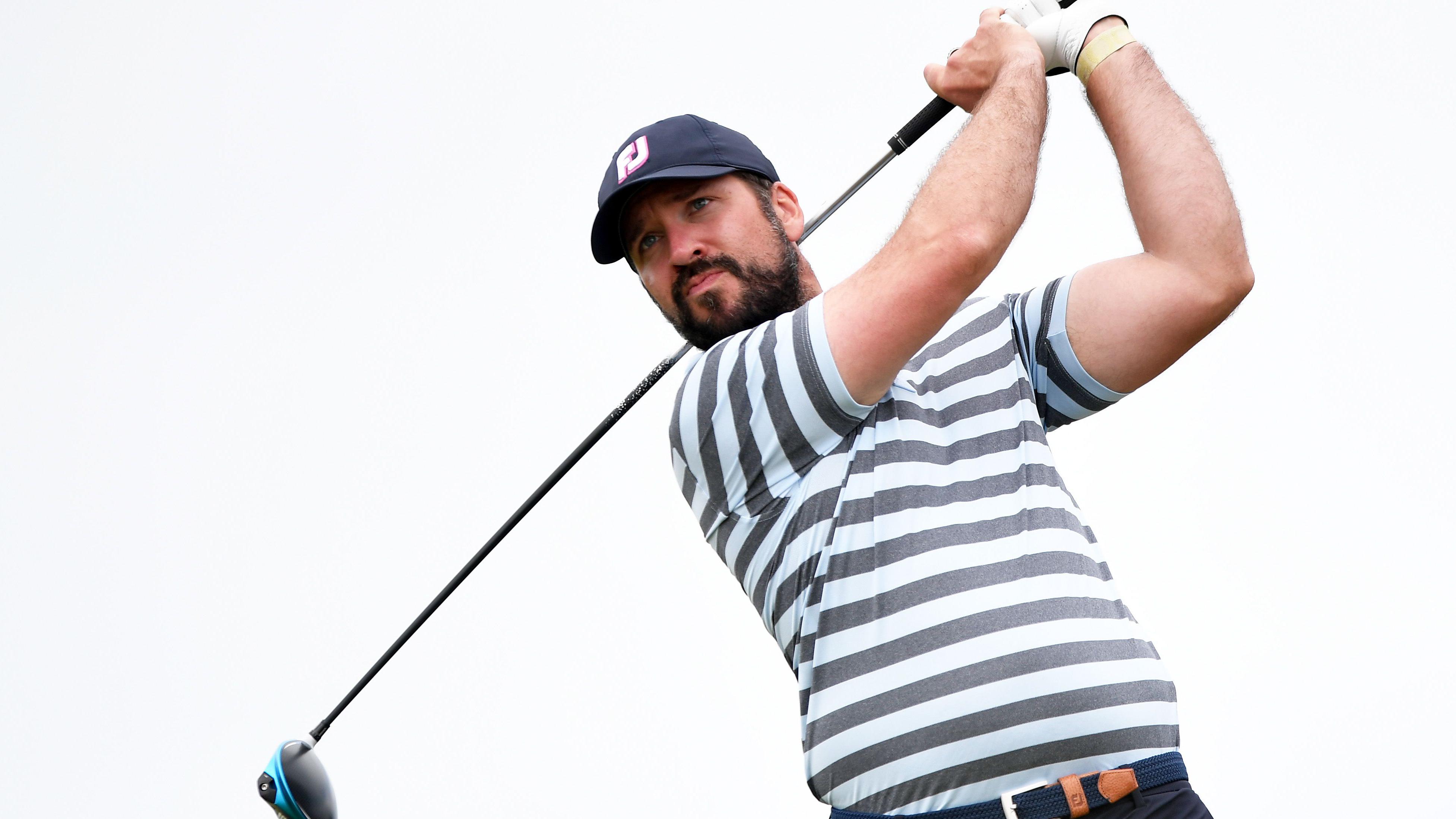 Goldengeorgiii we tapped on the door and Eva greeted me