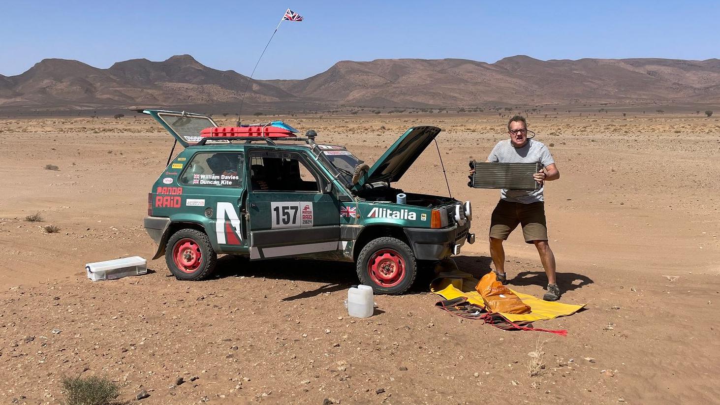 Fiat Panda enthusiasts rescued in Sahara Desert after breakdown