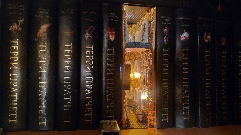 Star Wars Bookrack Spaceship Decorations Stainless Steel Black Bookend Bookshelf 