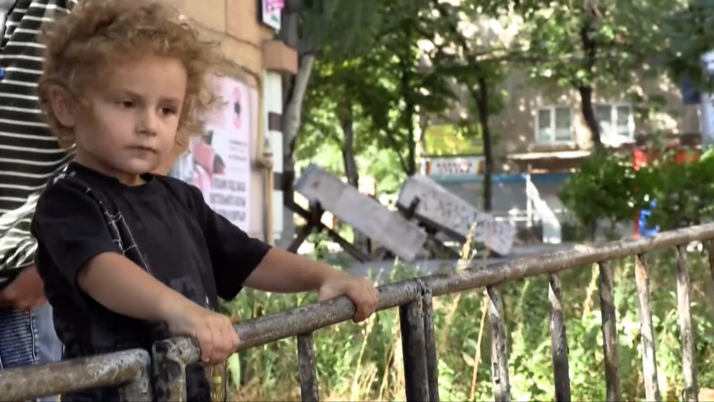 Ukraine war: The last remaining families in Bakhmut