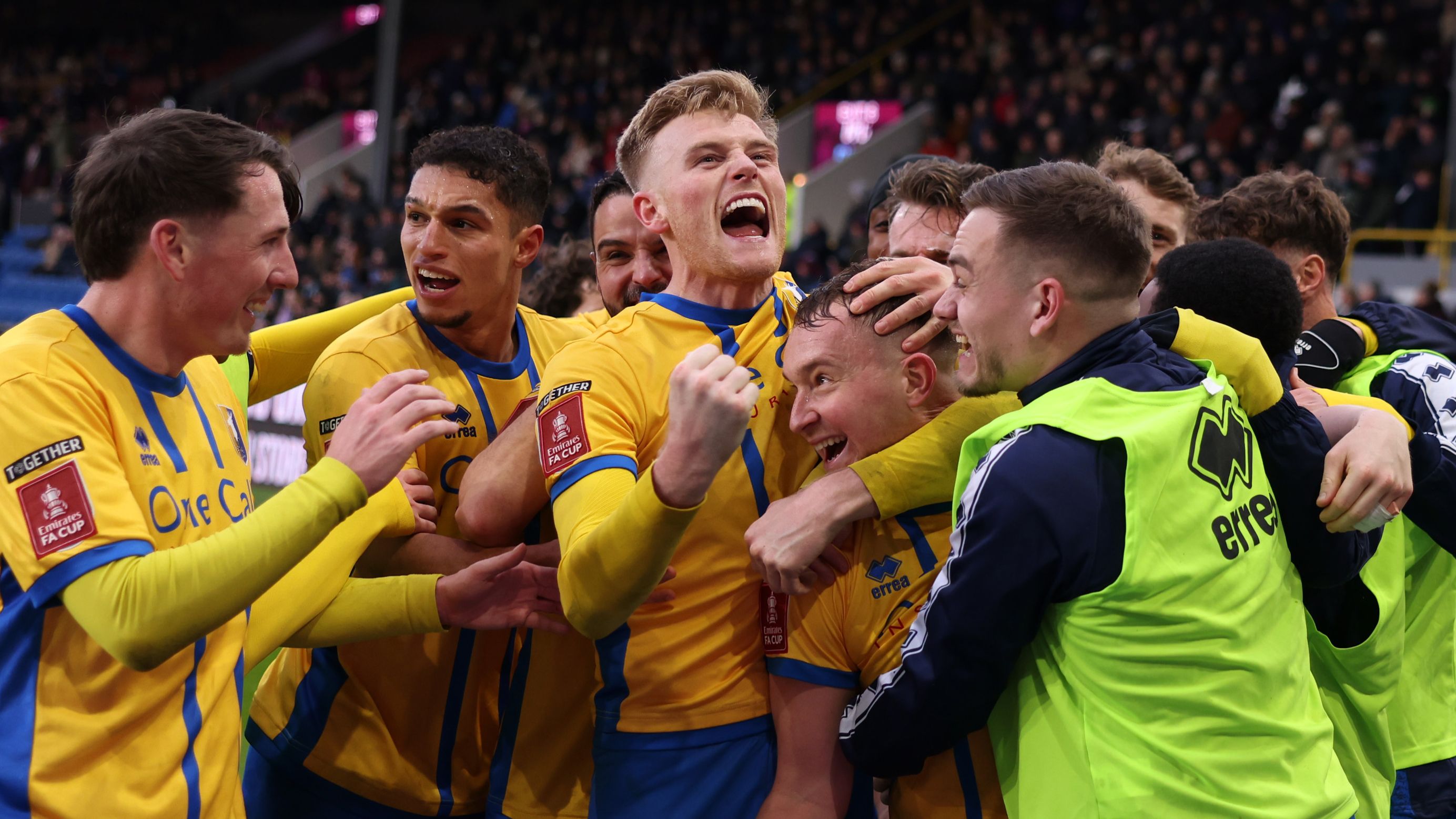 Mansfield Town v Arsenal: Why FA Cup tie is like a 'shotgun wedding' for League One Stags - BBC Sport