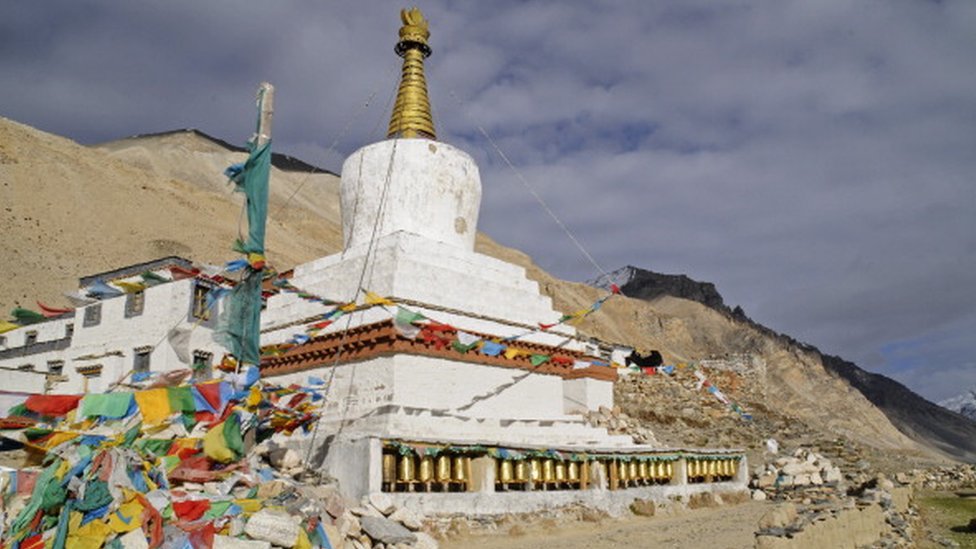 Everest Dağı'ndaki Rongbuk Manastırı