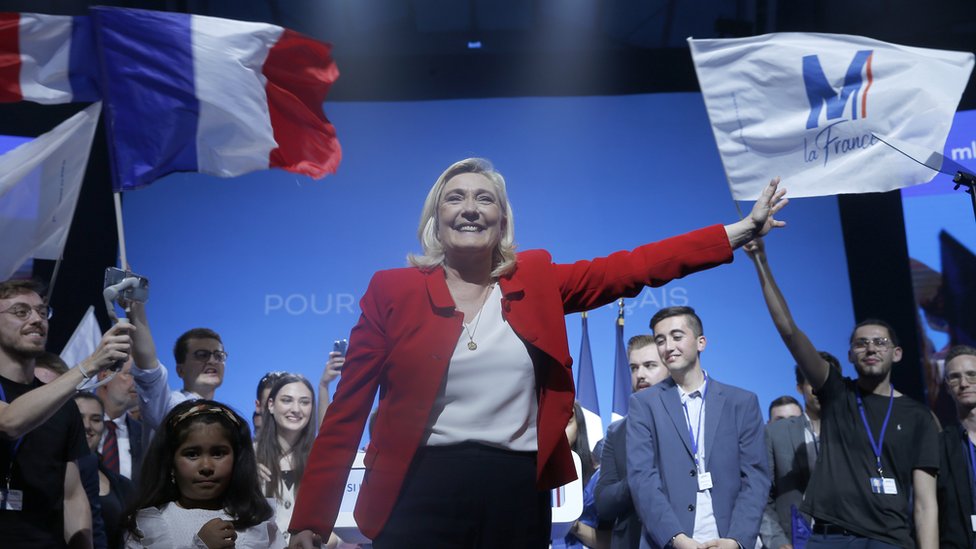 Marine Le Pen waves her supporters at the end of her electoral campaign rally on April 14, 2022 in Avignon