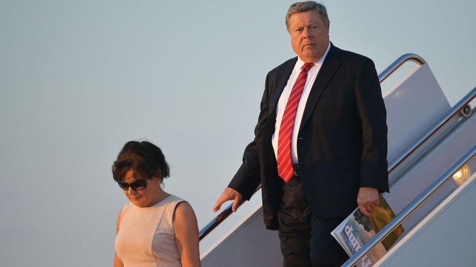 El proceso de reunificación familiar que Trump quiere limitar es una de las vías que los suegros del presidente podrían haber utilizado para obtener su residencia legal. Viktor y Amalija Knavs