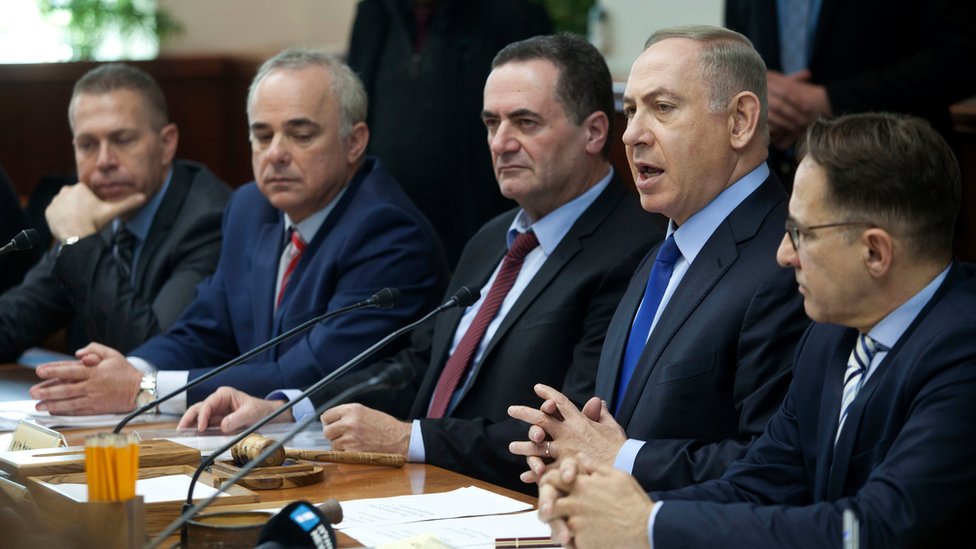 Премьер-министр Израиля Биньямин Нетаньяху (второй справа) на заседании кабинета министров в Иерусалиме (25 декабря 2016 г.)