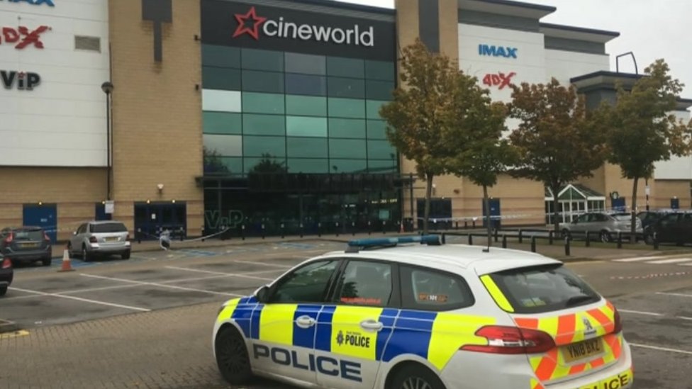 Полицейская машина в Cineworld Sheffield