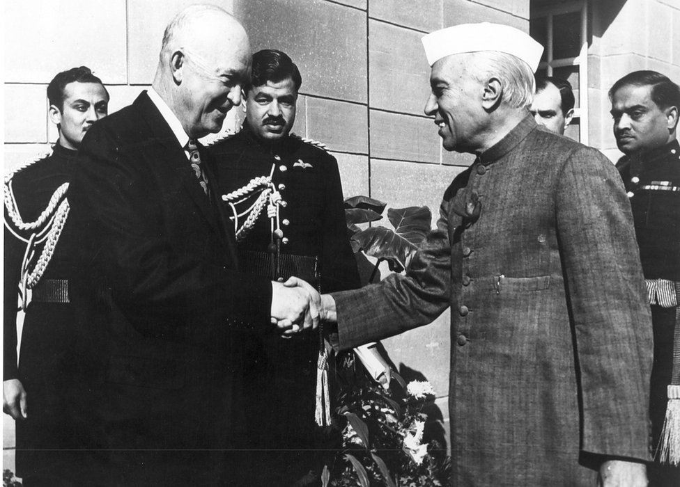 Президент Эйзенхауэр (слева) с премьер-министром Джавахарлалом Неру