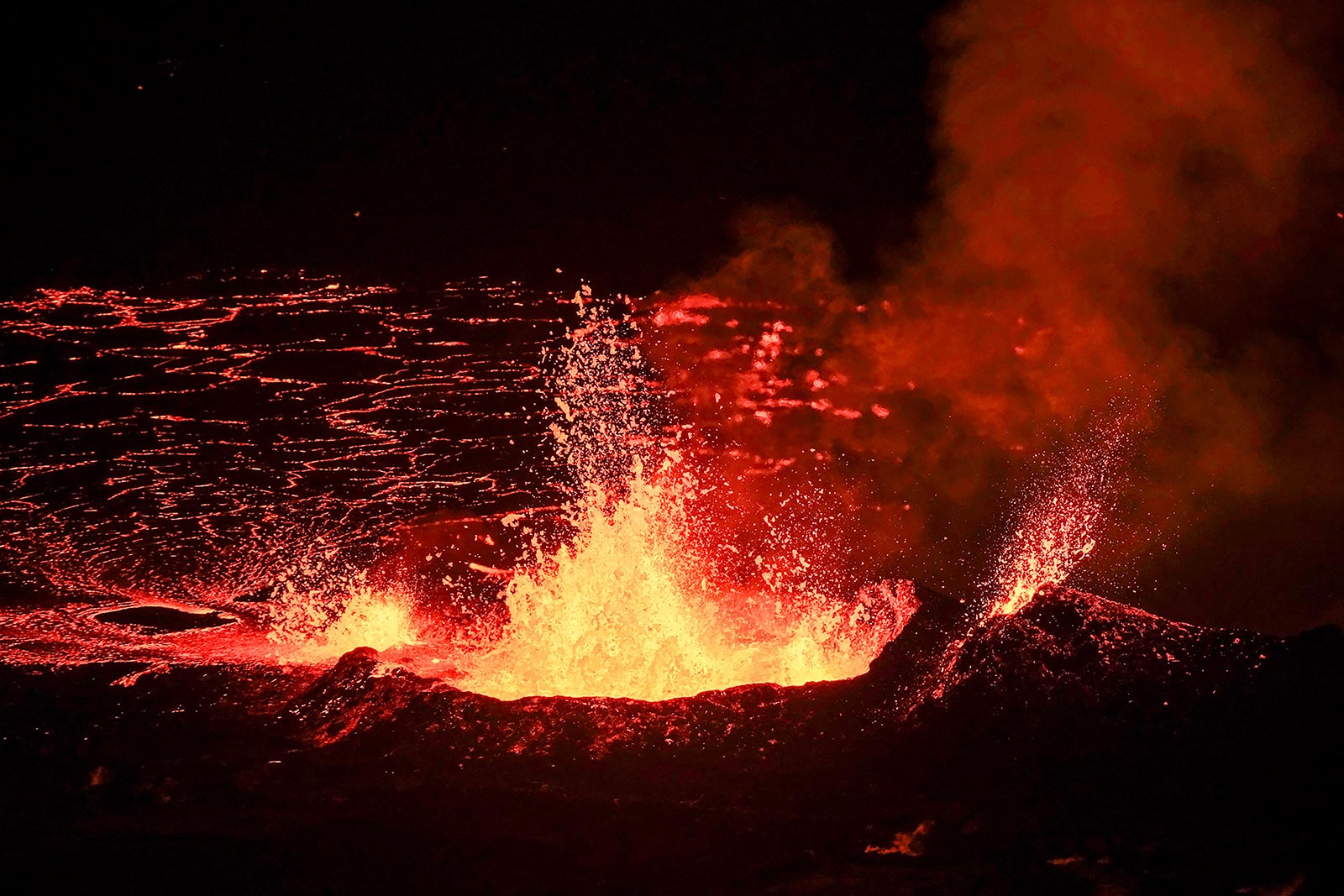 Molten lava iomming out from a fissure on the Reykjanes peninsula - 19 December 2023